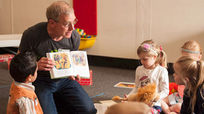teacher reading to kids